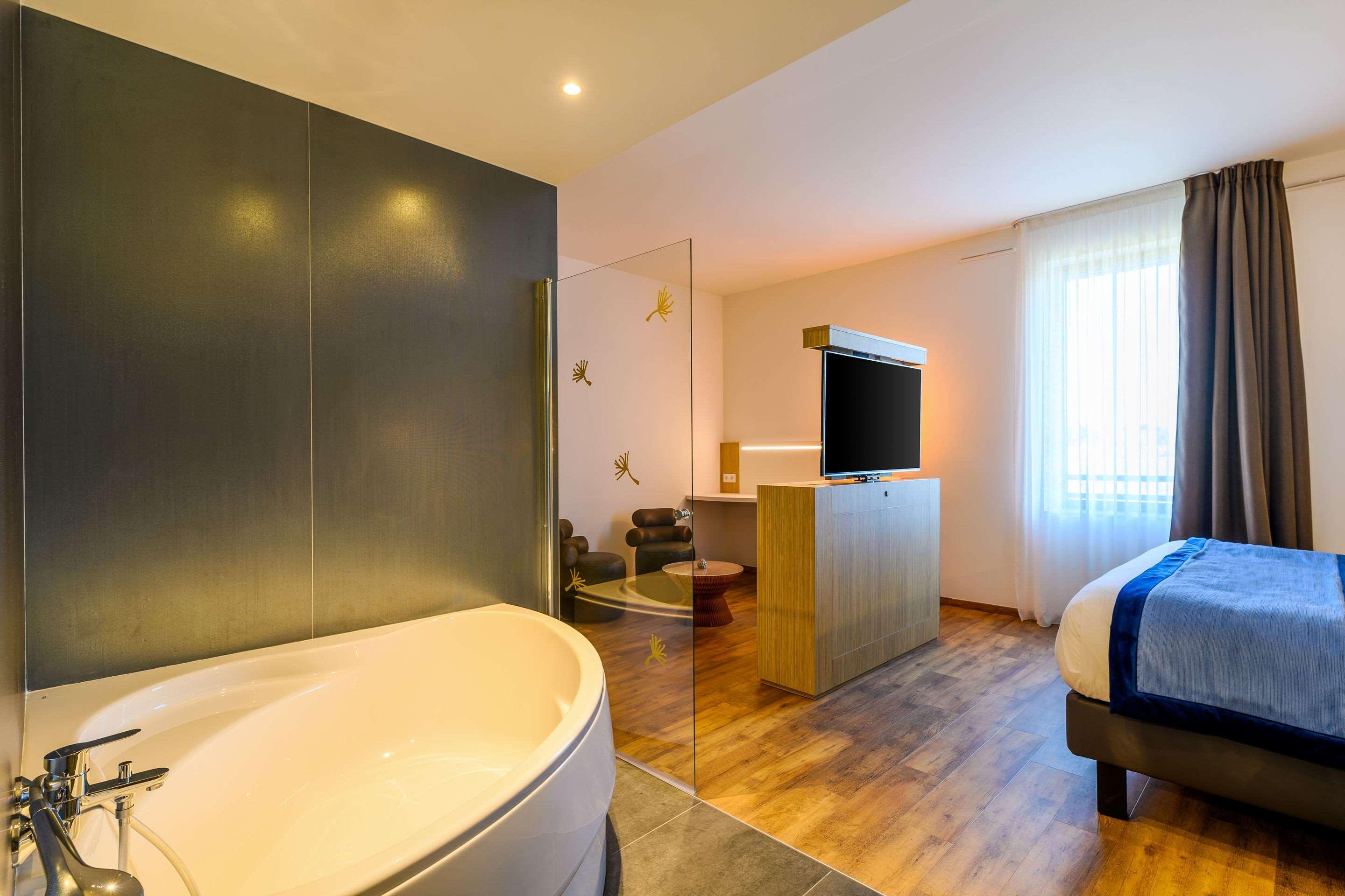 Kyriad Prestige Amiens Poulainville - Hotel And Spa Екстериор снимка