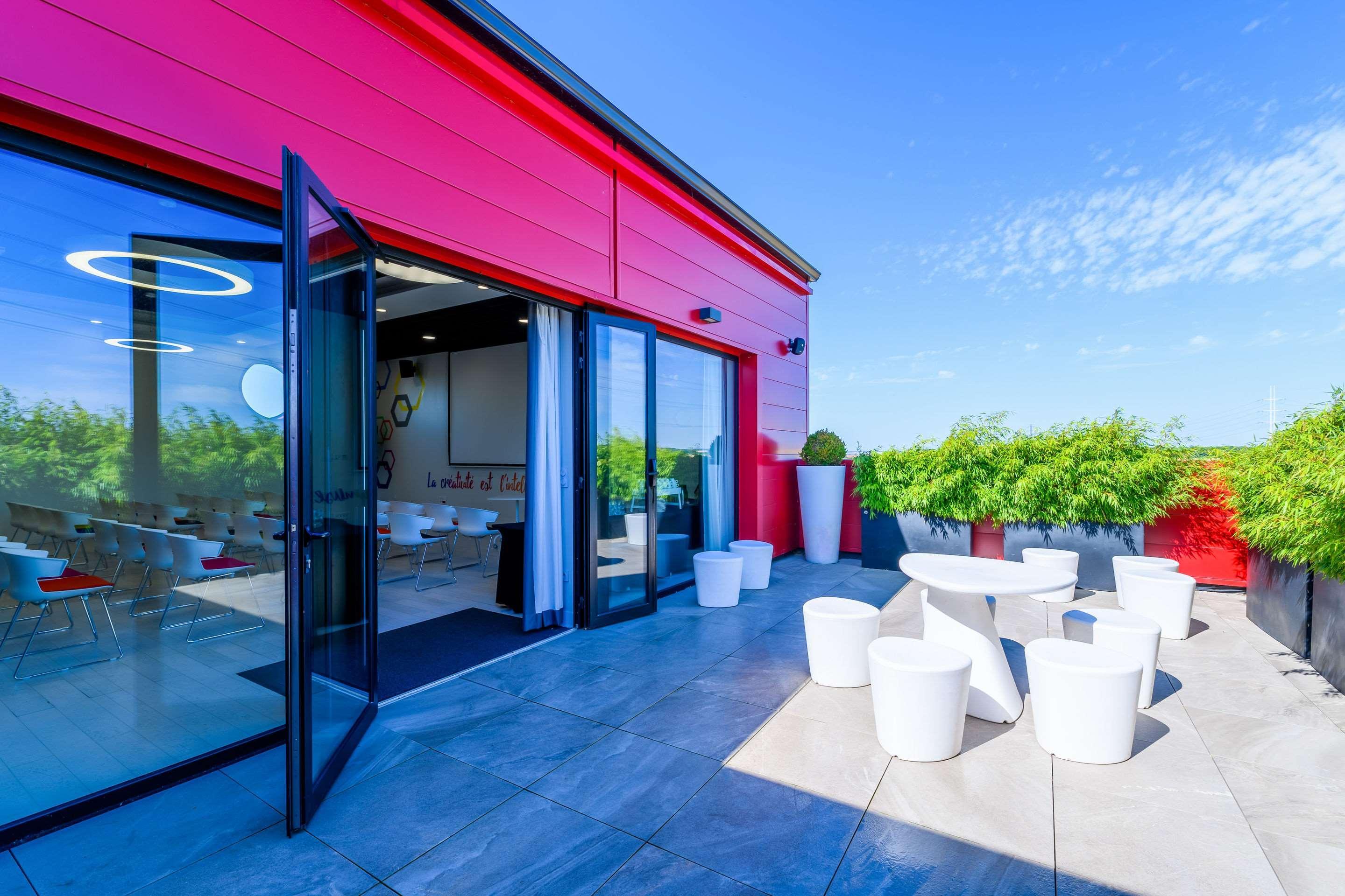 Kyriad Prestige Amiens Poulainville - Hotel And Spa Екстериор снимка