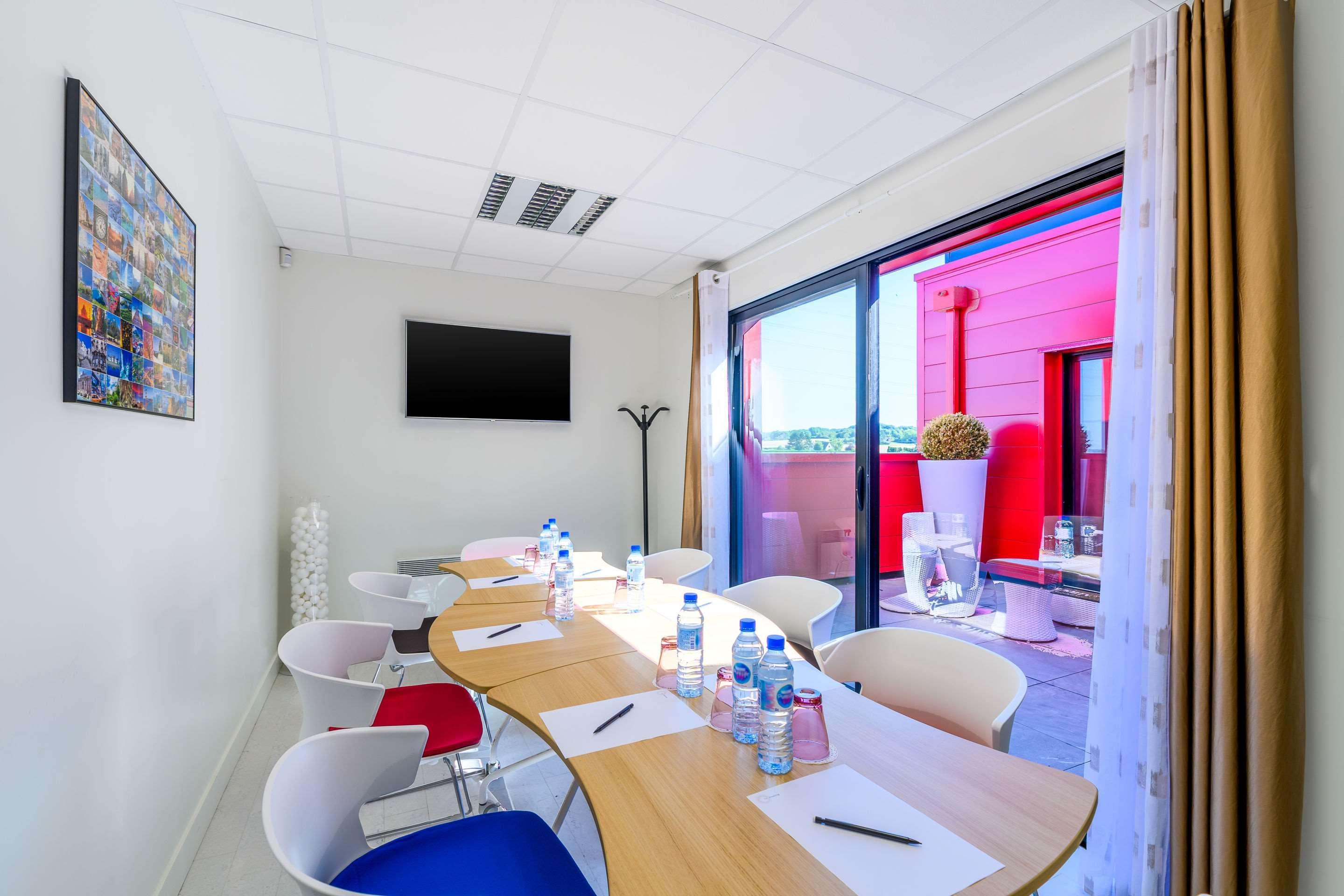 Kyriad Prestige Amiens Poulainville - Hotel And Spa Екстериор снимка