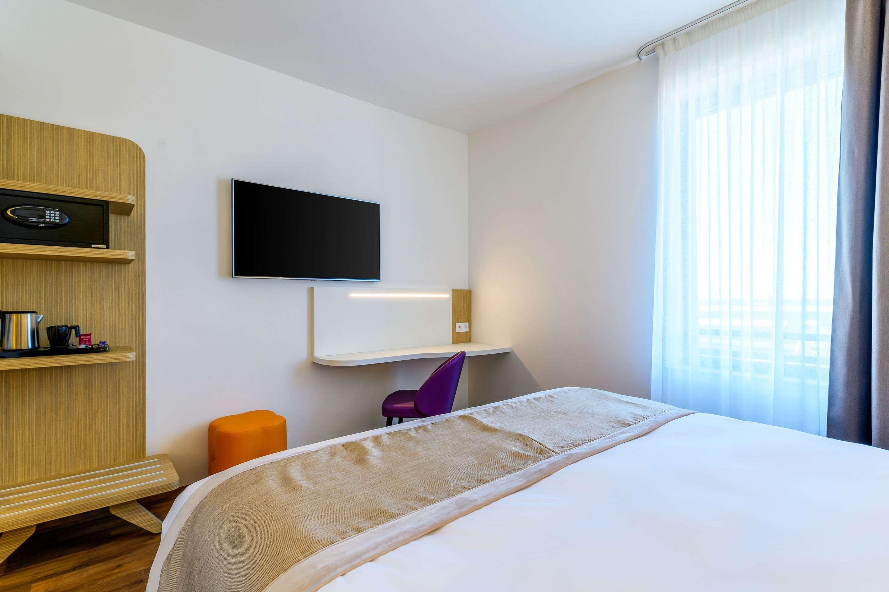 Kyriad Prestige Amiens Poulainville - Hotel And Spa Екстериор снимка