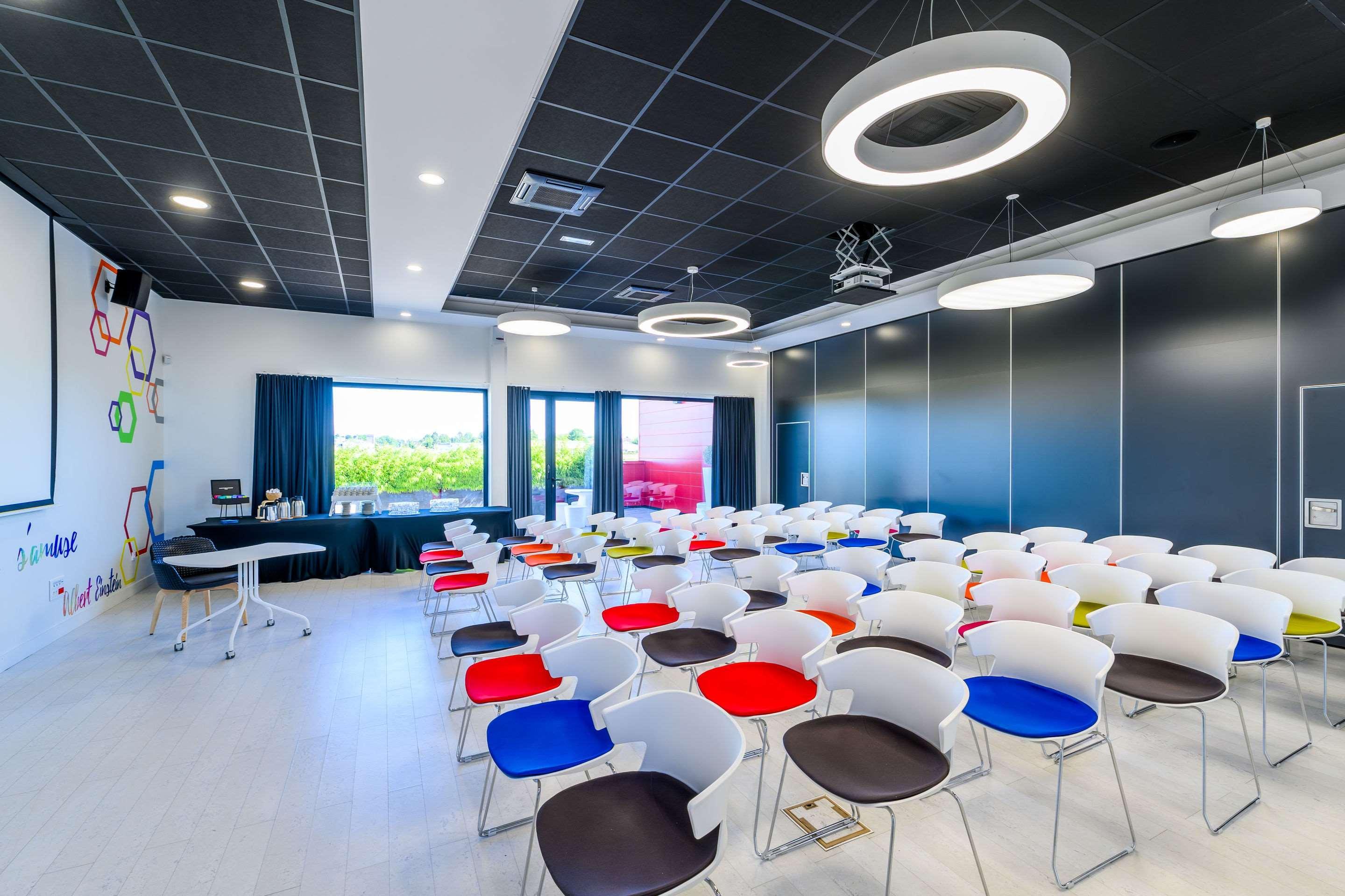 Kyriad Prestige Amiens Poulainville - Hotel And Spa Екстериор снимка